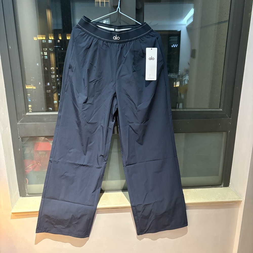 ALO Yoga Wide Leg Pants in Navy